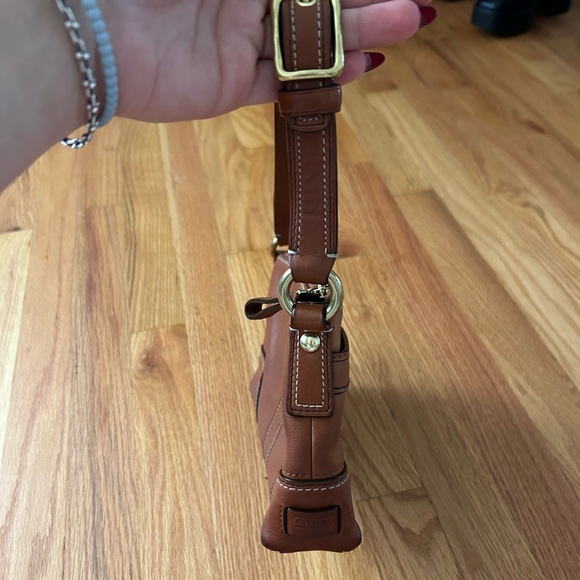 SOLD - COACH VINTAGE HAMPTON SMALL SHOULDER BAG - Picture 4 of 9